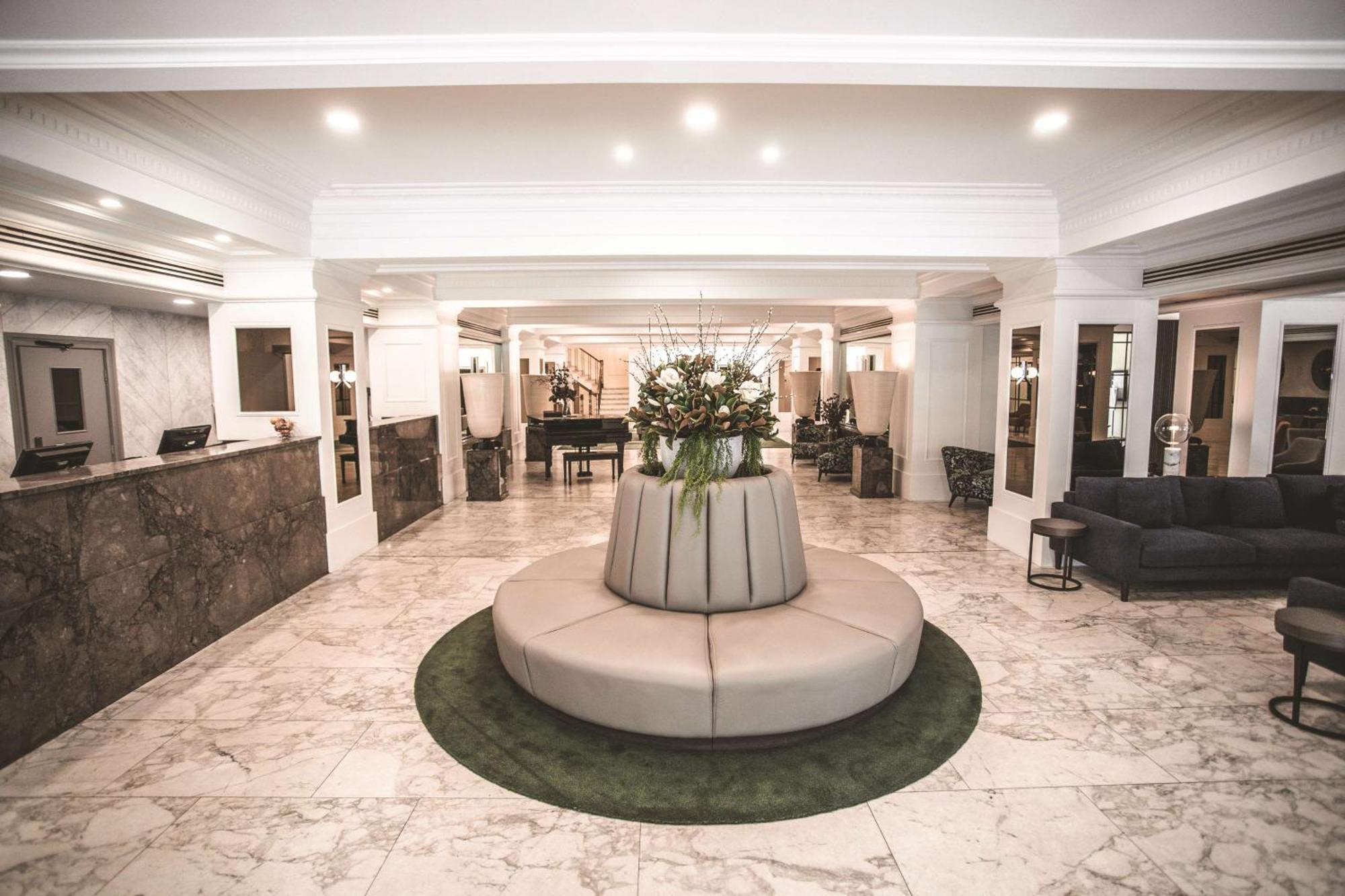 The Savoy Hotel On Little Collins Melbourne — Photos 1